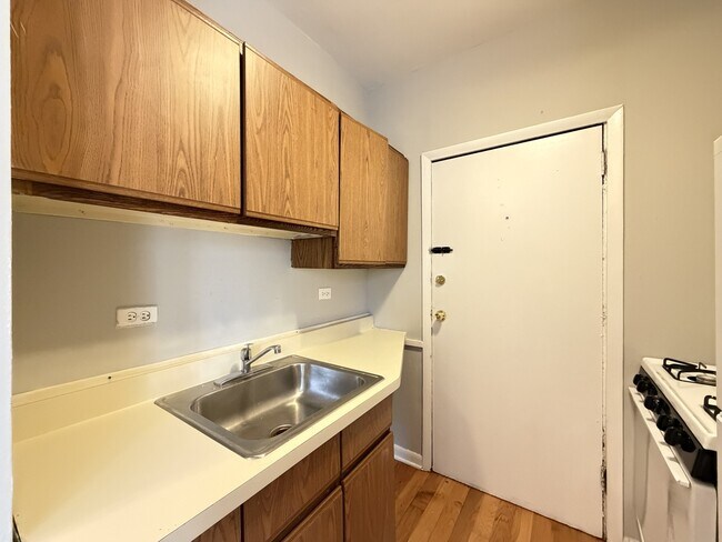 Photo - 644 W Barry Ave Unit J06W
