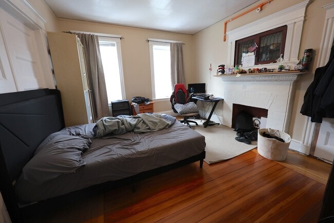 Photo - 33-35-35 Ridgemont St Unit 1