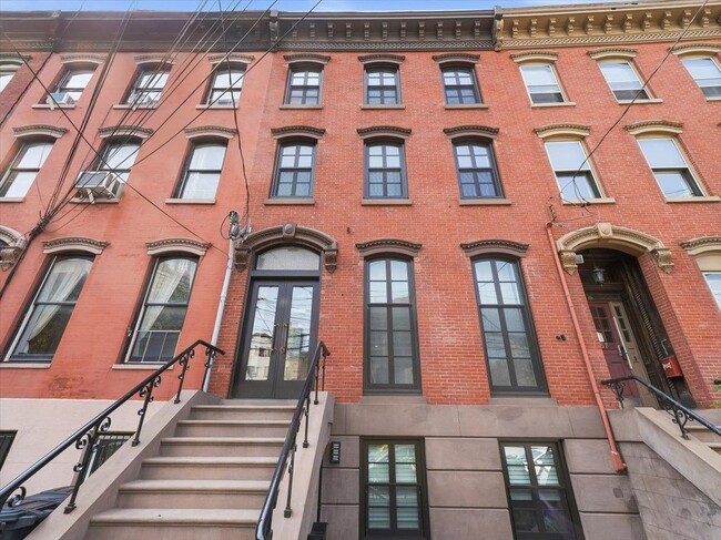 Building Photo - 155 Grand St Unit 2