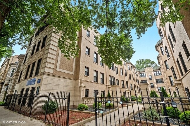 Building Photo - 4038 N Ashland Unit 2 Rental