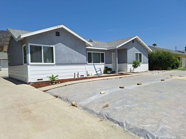 Photo - 2541 Gardi St