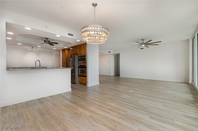 Photo - 455 Cove Tower Dr Unidad 902