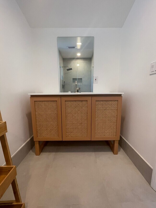 Photo - 6908 Royer Ave