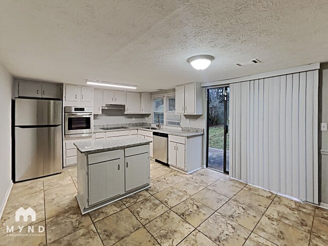 Photo - 785 Edenton Ct