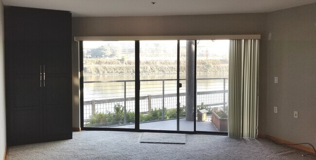 Photo - McCormick Pier One Bedroom ON THE WATER! Unit 1020