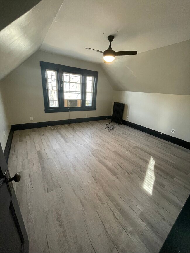 Photo - 5642 Phillips Ave Unit 3F