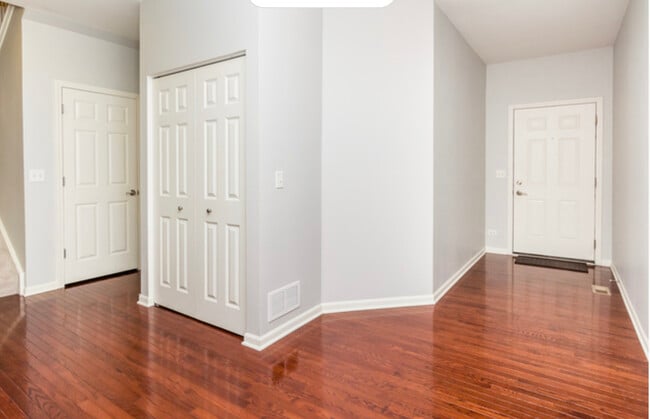 Photo - 10S449 Carrington Cir