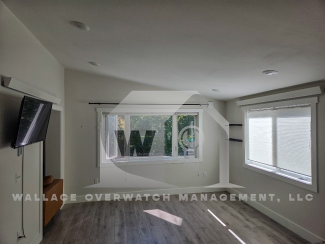 Photo - 108 3rd Ave E