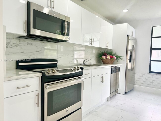 Photo - 931 NW 35th Ave