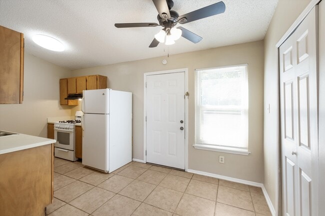 Photo - 638 Hood St