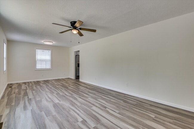Photo - 655 Seymour Dr