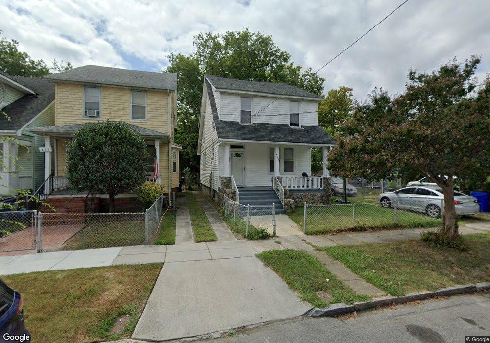 Photo - 639 W 36th St