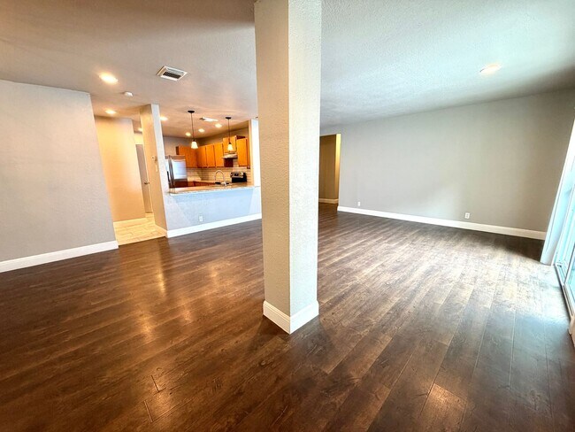 Photo - 3 bed 2 bath in Heritage Park