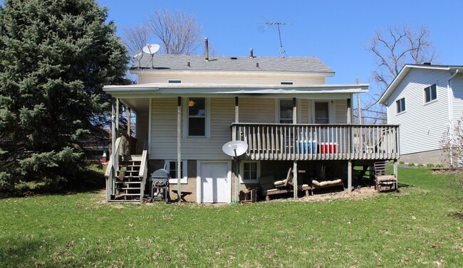 Building Photo - 2 Bedroom Duplex