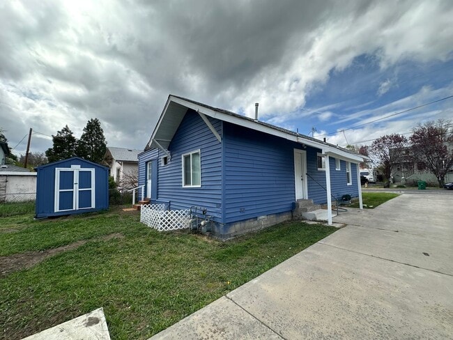 Photo - 1670 Portland St