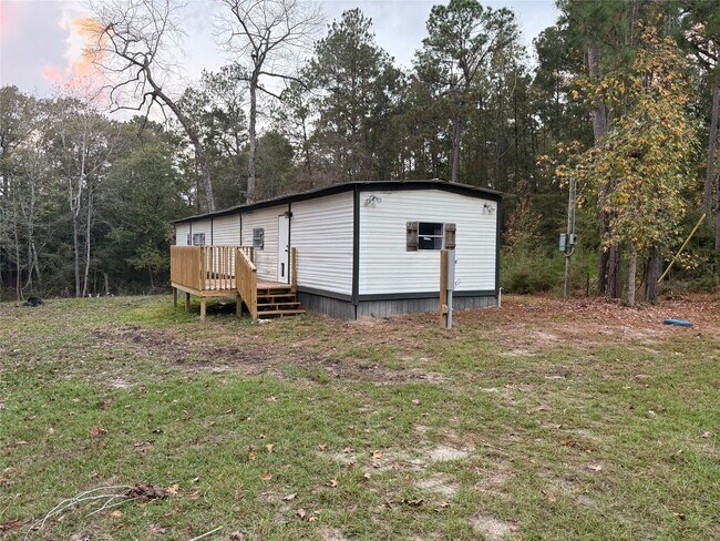 Photo - 279 White Oak Cir