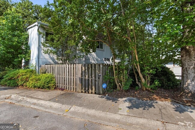 Building Photo - 1500 Pine Log Rd NE Rental