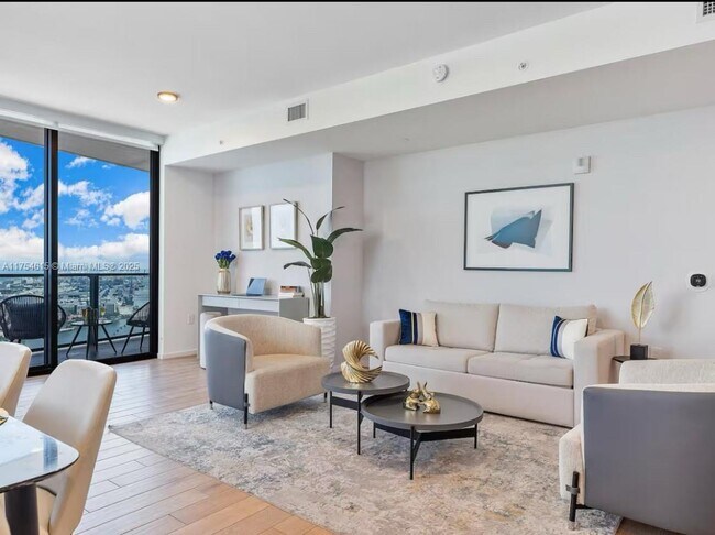 Photo - 398 NE 5th St Unidad 2809