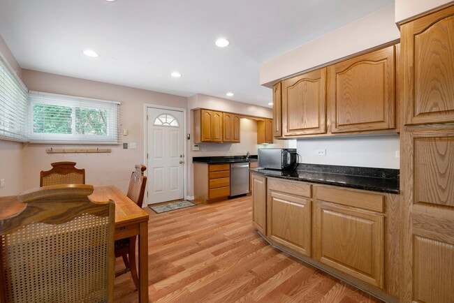 Photo - 146 Millbrook Ln