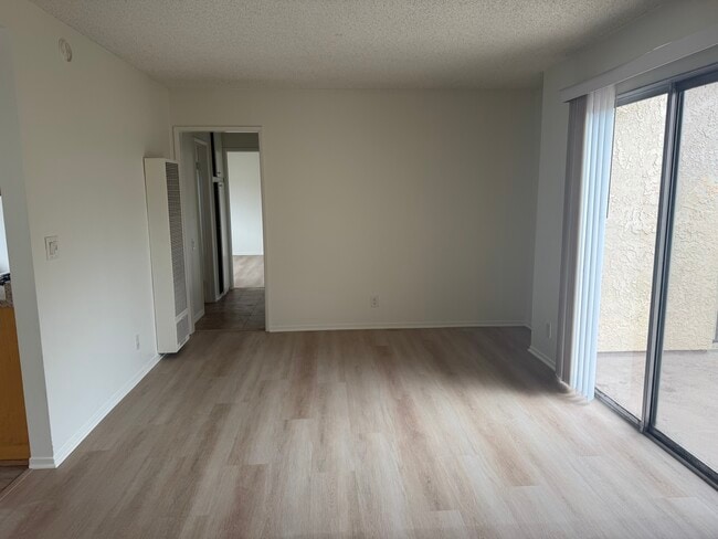 Photo - 16703 Lynn Ln Unit D