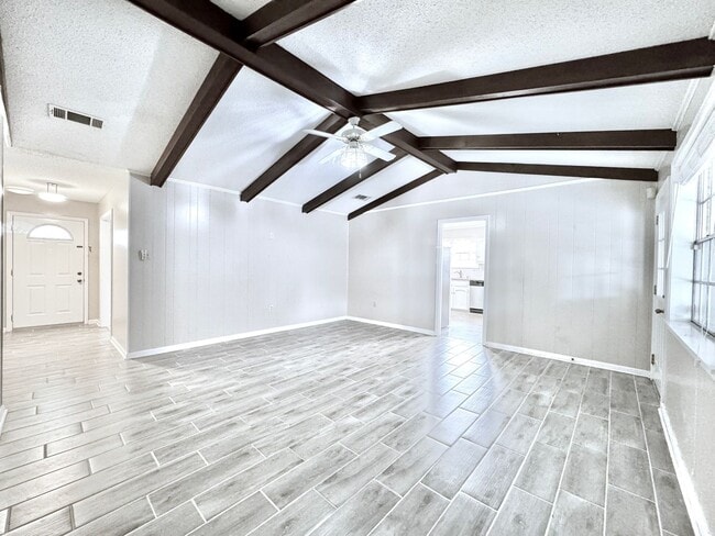 Photo - Beautiful Sherwood Oaks 3BR/2BA Home With Patio, Carport & Security Features!