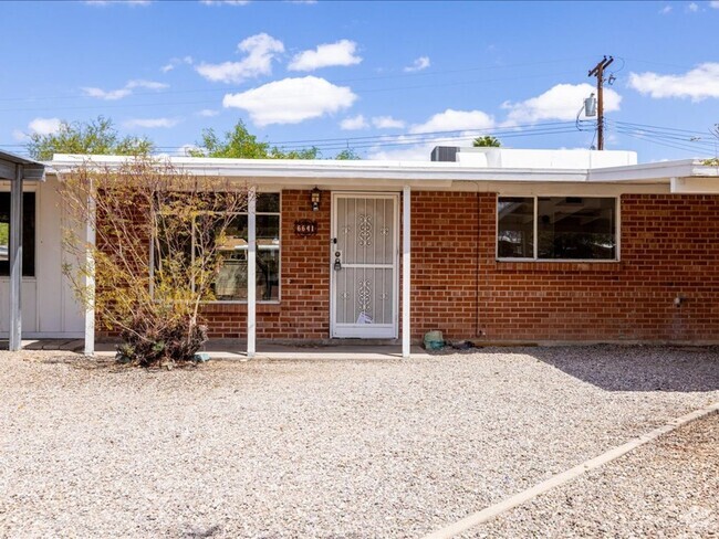 Building Photo - 3 Bedroom 2 Bath Rental