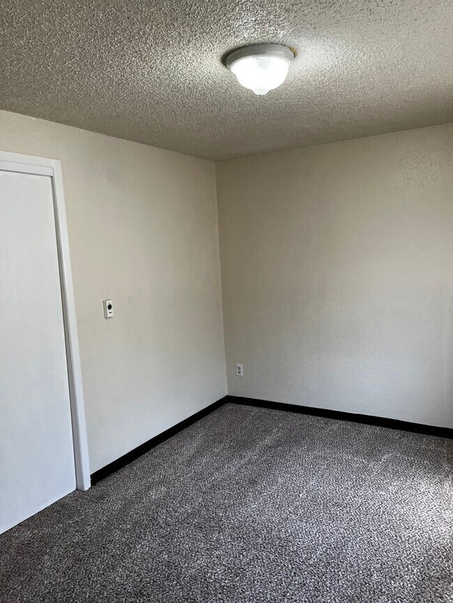 Photo - Duplex unit East Nampa near NNU and Downtown!