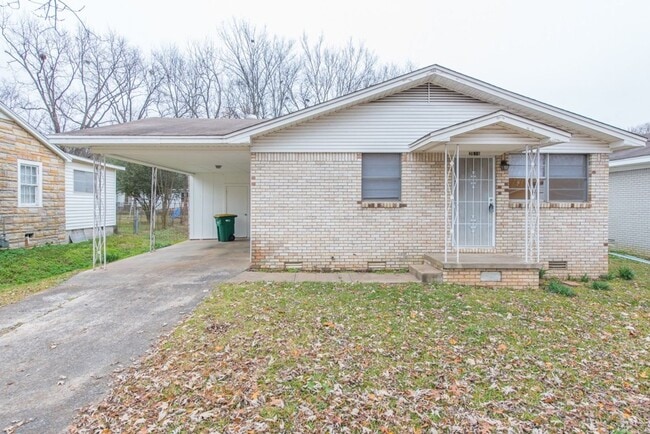 Building Photo - 2 Bedroom 1 Bathroom Home With Carport.