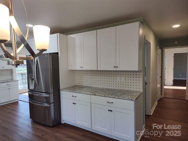 Photo - 5206 Dunrobin Ln