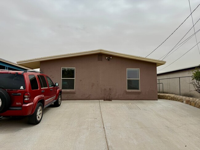 Building Photo - 192 Rio Rd Unit A