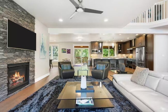 Photo - 1571 N 4th Ct