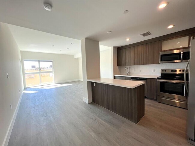 Photo - 1938 Jackson St Unit 305