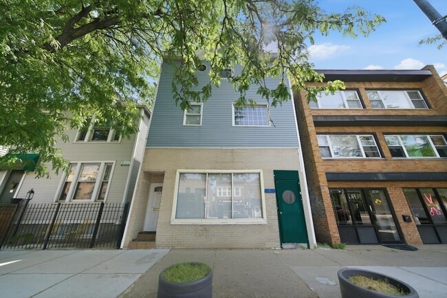 Building Photo - 4541 N Western Ave Unit 2