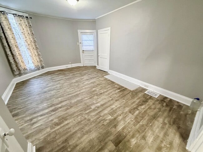 Photo - 511 S Broadway St Unidad B