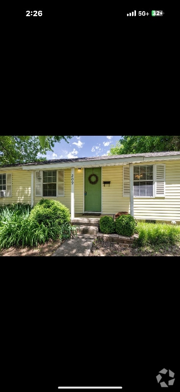 Building Photo - 209 E Seminole St Rental