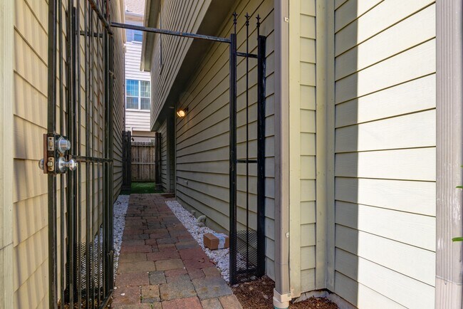 Photo - 5976 Kansas St