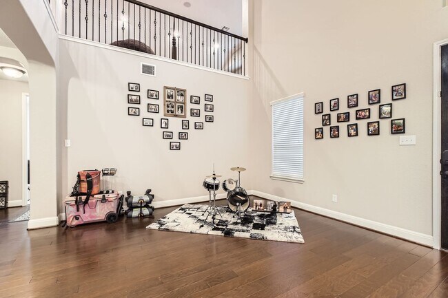 Photo - 5 Bedrooms and 3+ Living Spaces!