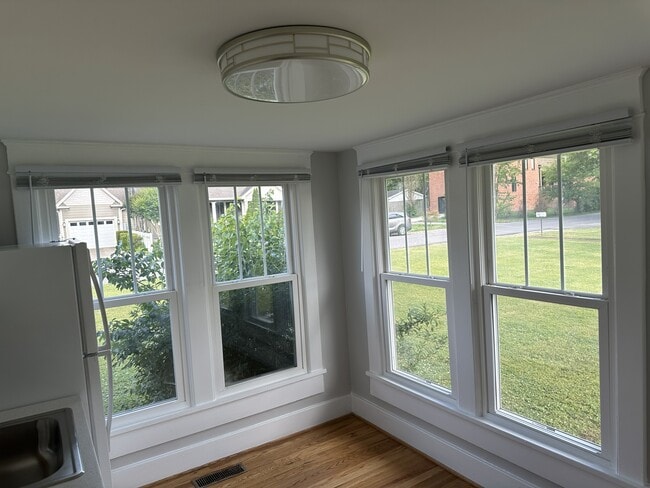 Dine-in Kitchen - 4401 Dakota Ave