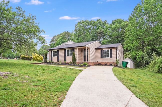 Fully Renovated 2BR Home with New Deck & L... - Fully Renovated 2BR Home with New Deck & L...