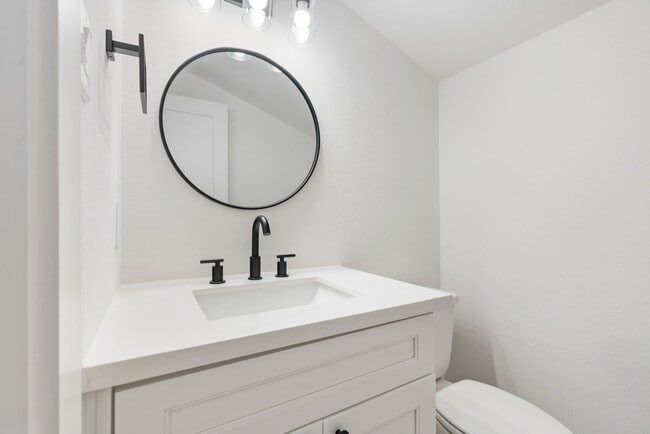 Building Photo - 868 E 35th St