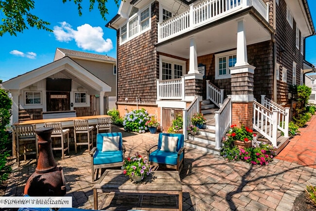 Building Photo - 565 Trout Ave