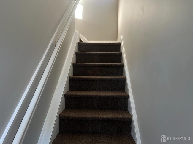 Photo - 104 W High St