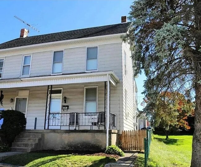 Building Photo - Bright 3 Bedroom, 1 Bath Home in Dallastown Schools!