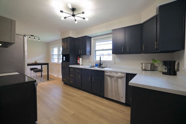 Photo - 1534 N Woodburn Ave Unidad A