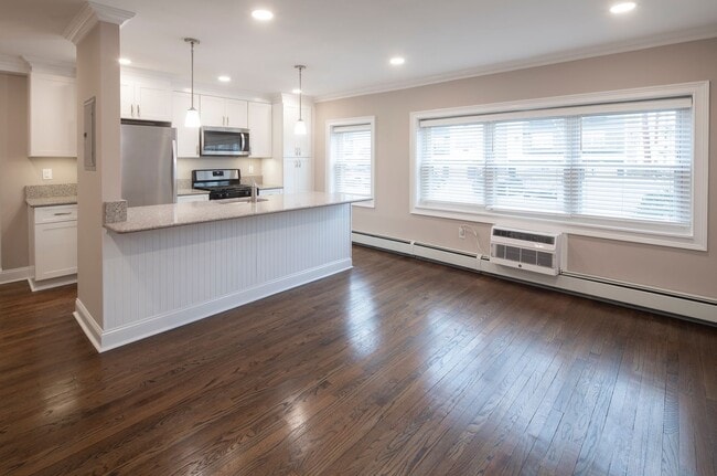 Photo - Hickory Manor: In-Unit Washer & Dryer, Heat, Water & Gas Included, Fitness Center, Sauna, and Bar...