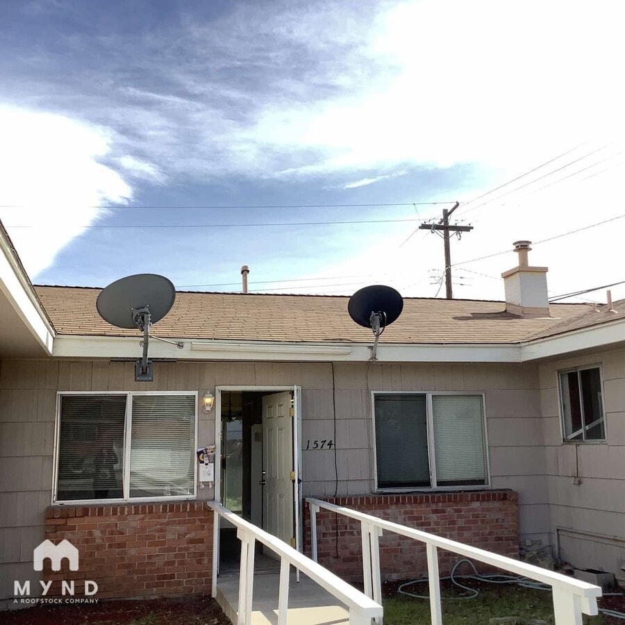 Photo - 1574 W 7th St