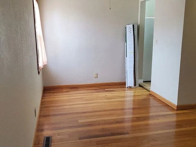 Photo - 224 E Graves Rd