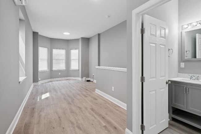 Photo - 5050 Walnut St