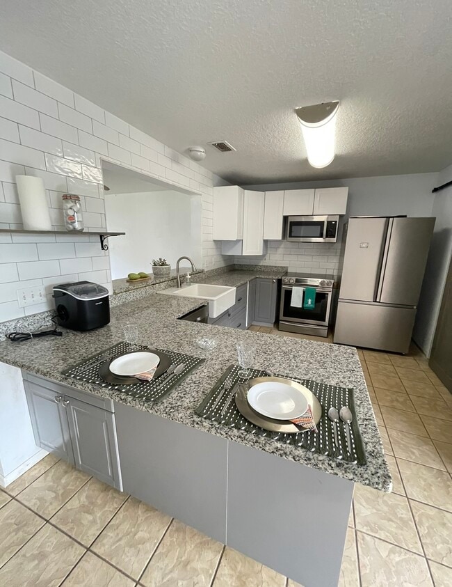 Photo - 924 Sykes Ct