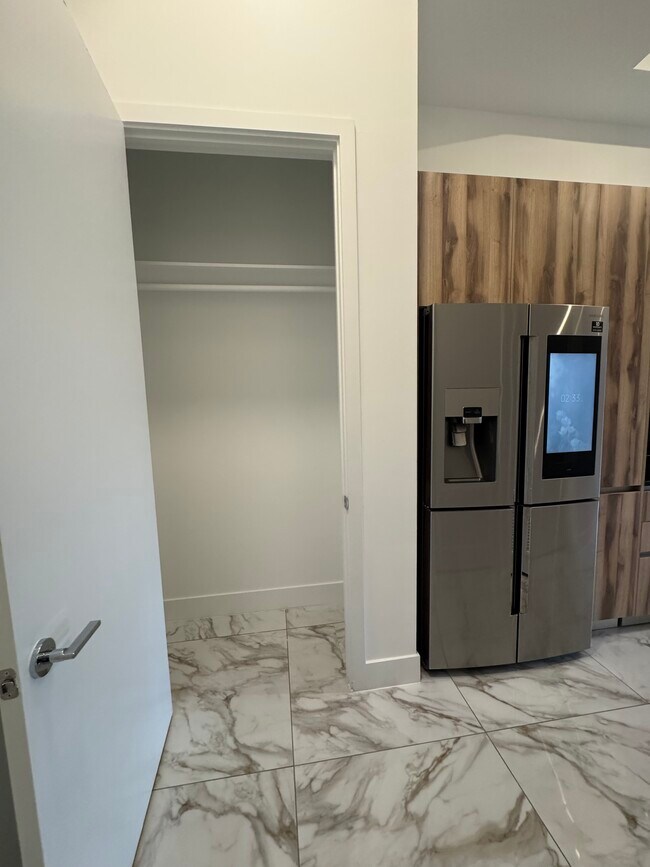 Photo - 403 NE 28th St Unit S1